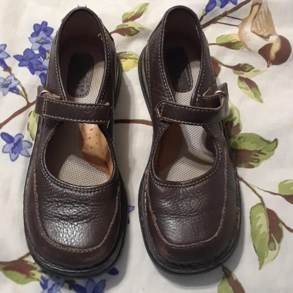 Girls Born mary jane style shoes size 2.5